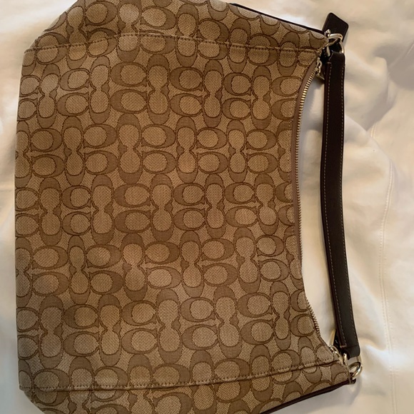 Coach purse 11.5 x 12 x 5. Great condition. Smoke free/pet friendly home. - Picture 6 of 12